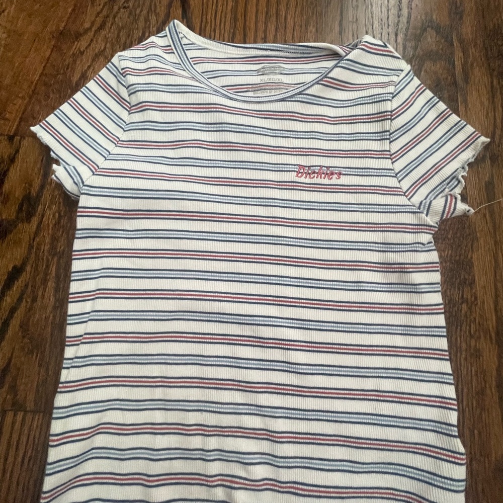 Dicke’s shirt size XL